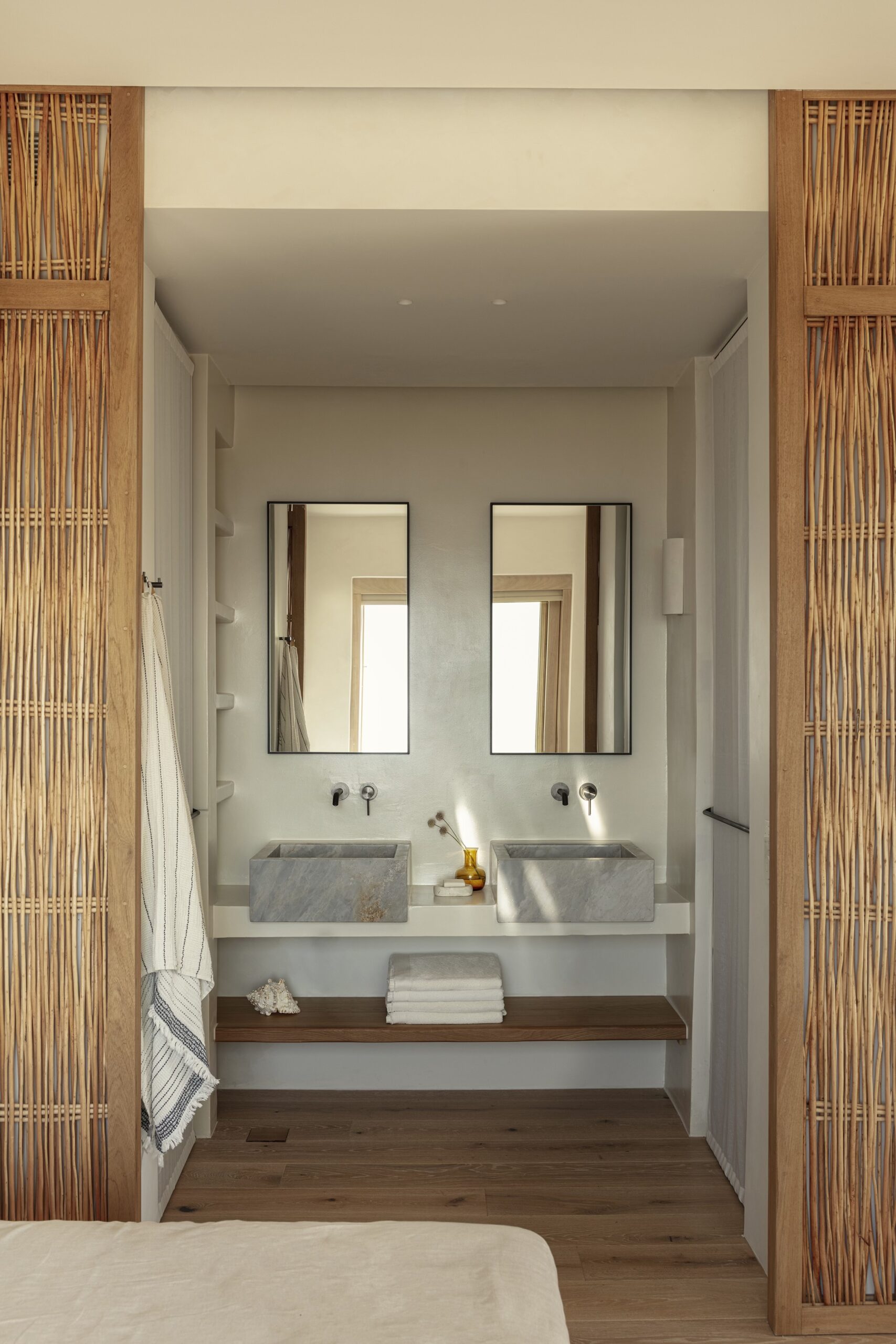 Luxury Room 1 Image 2